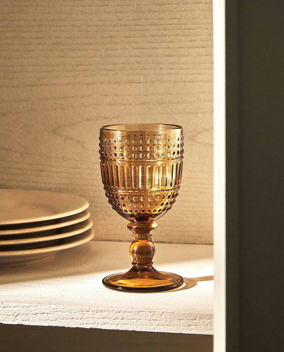 RAISED DESIGN GLASS